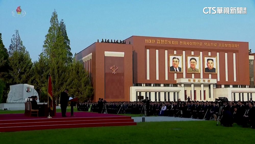 金正恩出席黨校落成典禮　金氏家族三代肖像首曝光