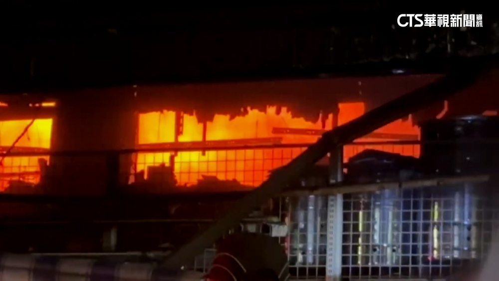 楠梓五金行大火！　疑小孩玩打火機釀災　警待調查