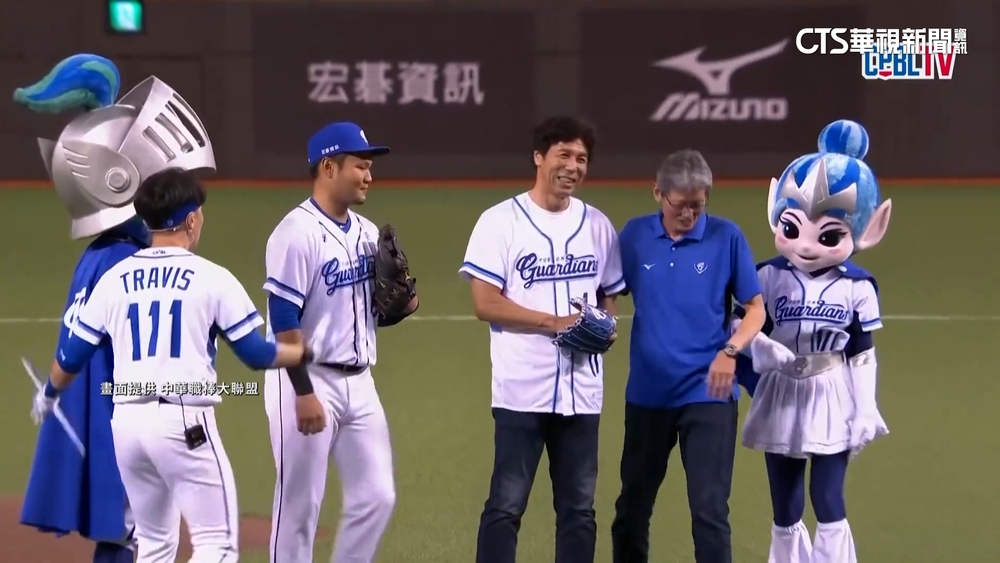 日職傳奇秋山幸二「攻蛋」開球　賽前「特調」球員