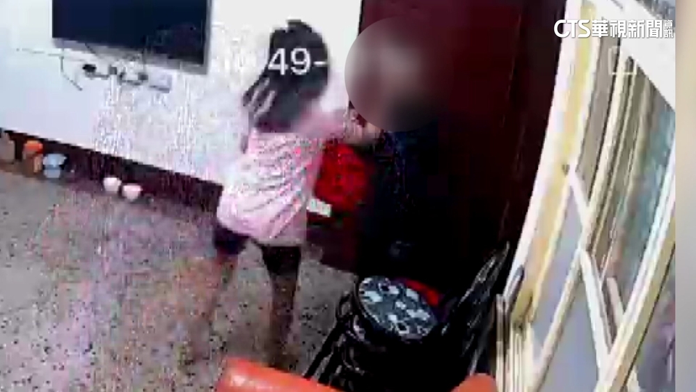 扯！外籍看護多次毆打身障兒　家屬怒提告：不姑息