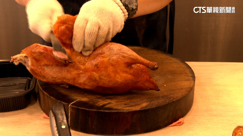 五月天喊「我們中國人吃北京烤鴨」　台灣烤鴨也不遜色