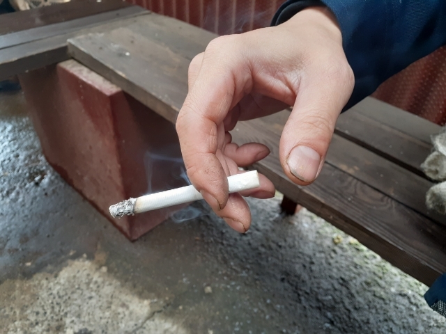 男學生菸齡3年「腳發黑血栓」險截肢　醫無奈揭1趨勢