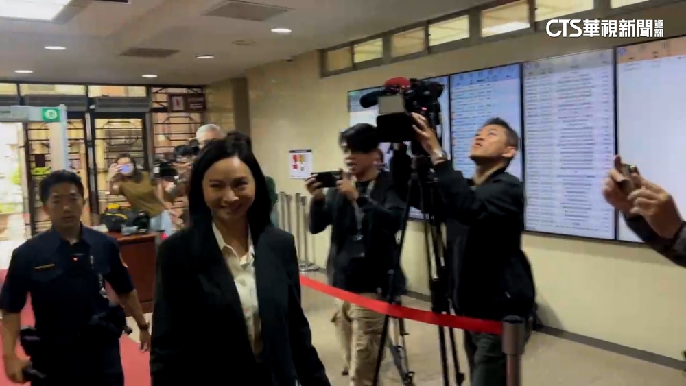 詹雯婷誣告案再開庭　F.I.R團員首度法庭合體