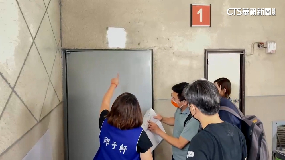 澄清湖棒球場陷危機　逃生門裝反.地不平.水管凸出