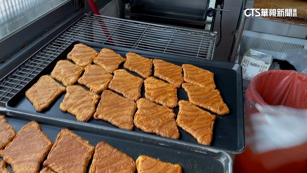 「扁可頌」風潮襲台　口感酥脆　麵包店.超商攻商機