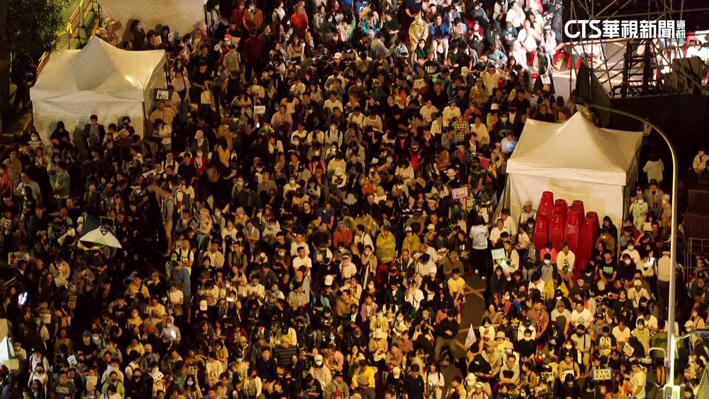 推「拒絕中國干政」球　立院外青鳥行動破7萬人