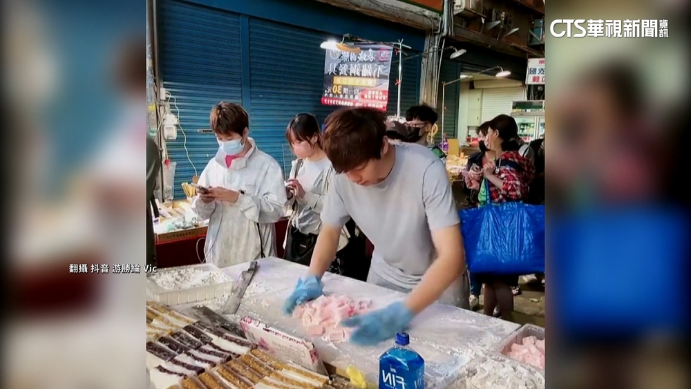 擺攤收到「飲料酒精水」　涼糕哥：不再收粉絲禮物