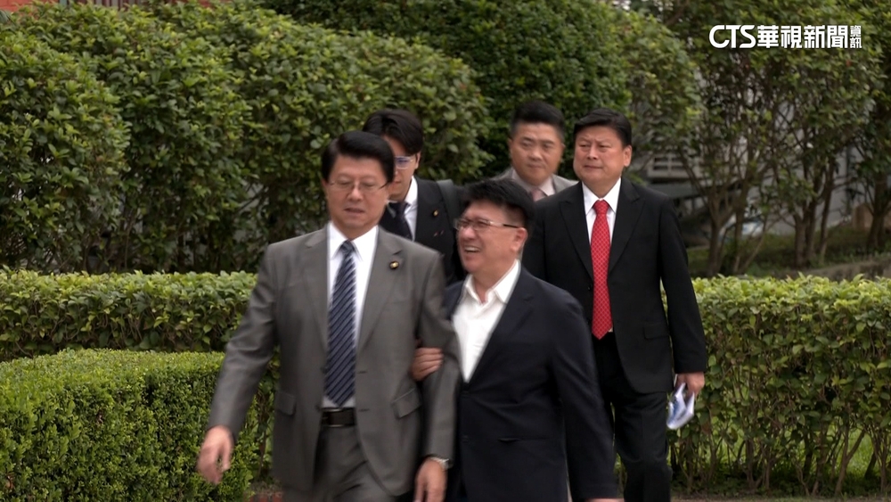 韓國瑜要求服儀！　藍委聽話　綠不甩「穿牛仔褲」