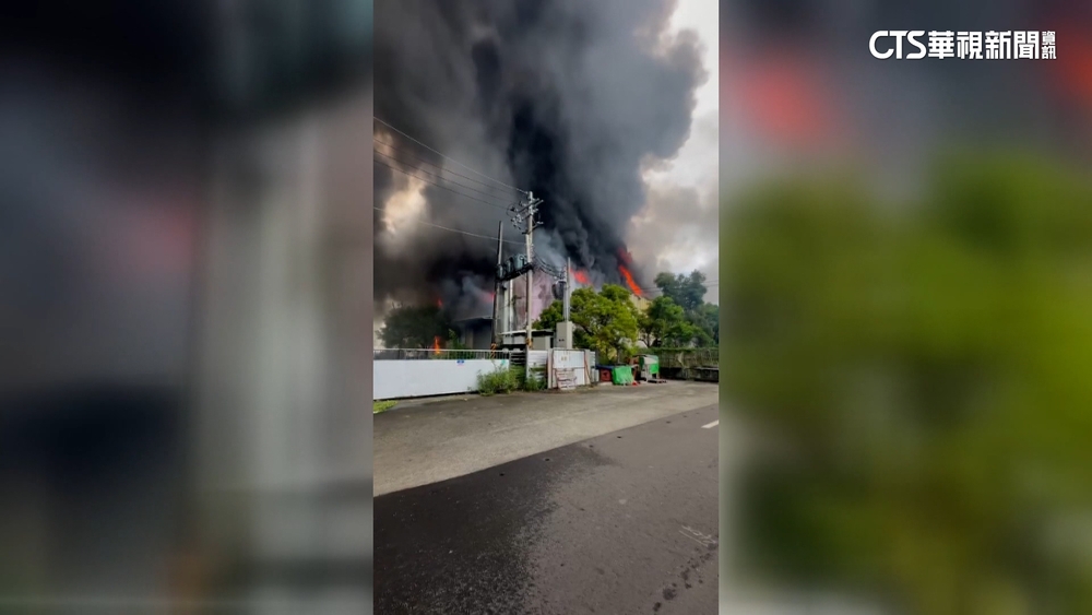 台南橡膠加工廠大火　國一永康段濃煙竄天