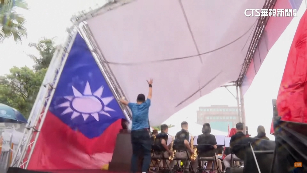 黃埔建軍百年活動「棚架突塌」！　演奏員受傷縫2針