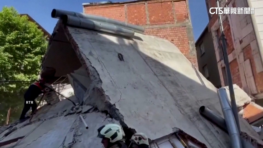 土耳其5層樓建築突倒塌　驚叫聲四起　釀1死8傷