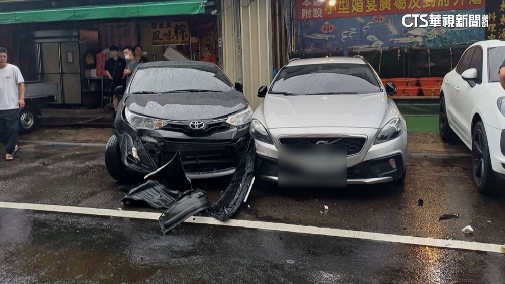 桃園竊車賊拒捕逃！　警車包夾遭撞毀.2警傷