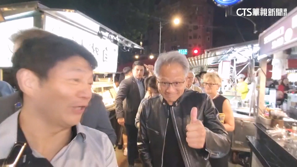 黃仁勳最愛通化水果攤！　老闆娘樂翻：每次都帶20份