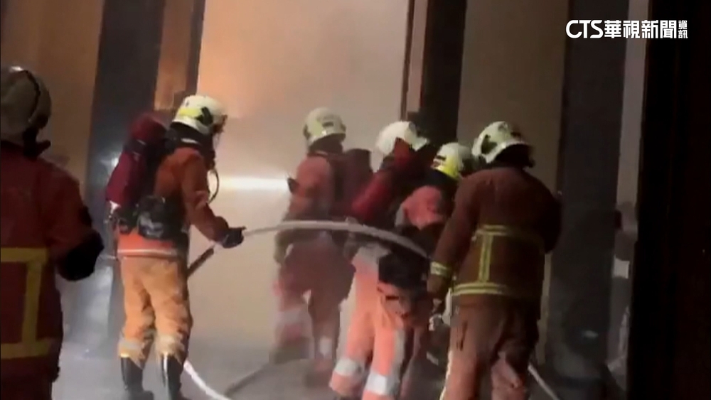 新竹殉職勇消無線電流出　「10分鐘求救8次」沒人理？