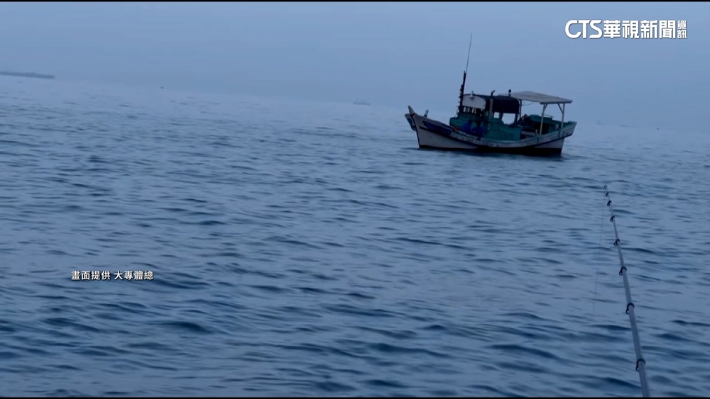 小漁船高雄商港區違法捕魚　航港局：可罰50萬