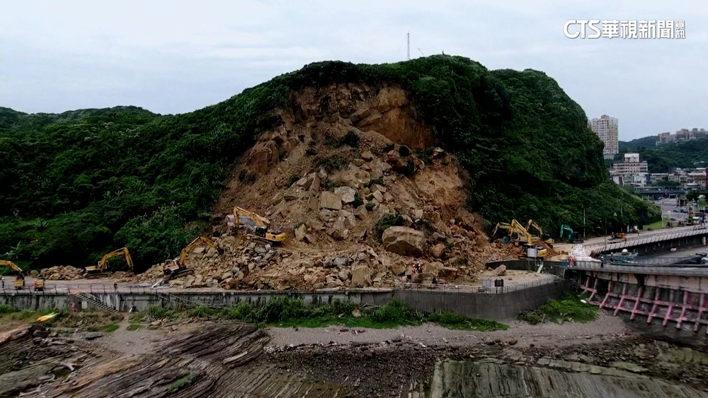 基隆潮境山崩波及12汽機車　拚11日恢復雙向通行