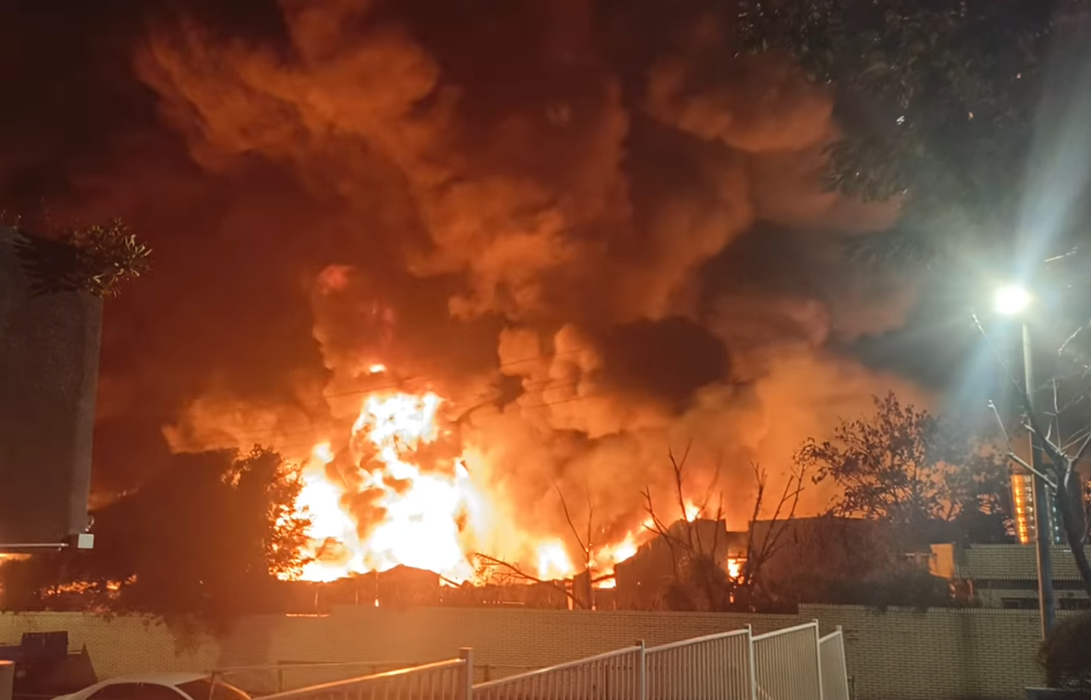 桃園深夜工廠火警「烈火狂燒」！ 市府籲2區緊閉門窗、外出戴口罩