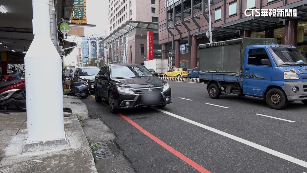 81歲婦疑「閃臨停車」遭撞亡　該路段類似車禍頻傳