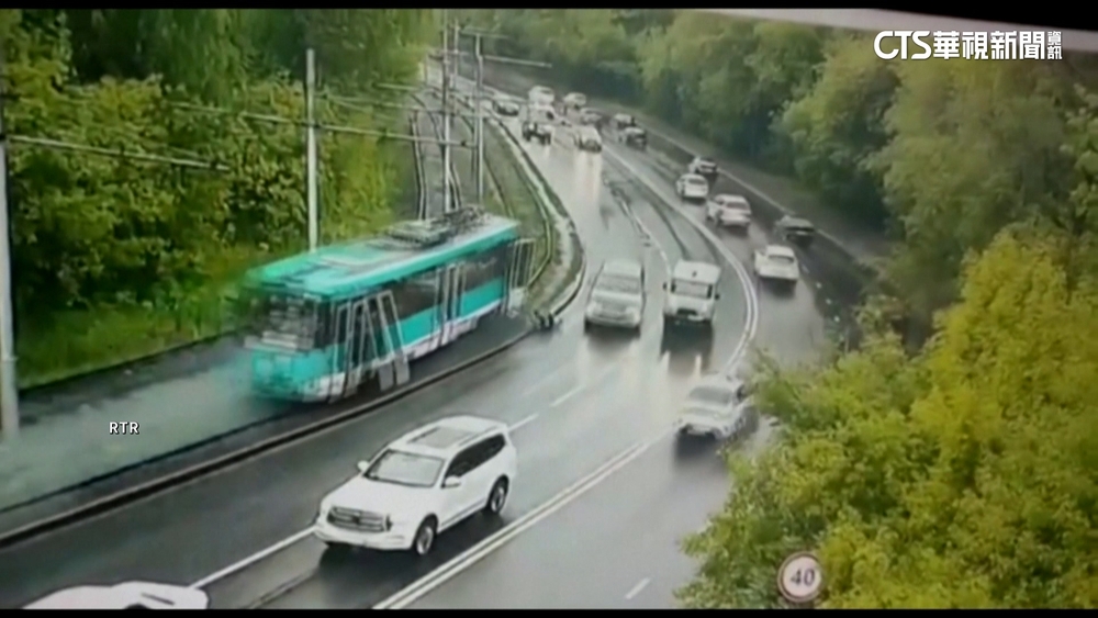 悚！　俄電車對撞2乘客拋飛至少1死.逾百傷