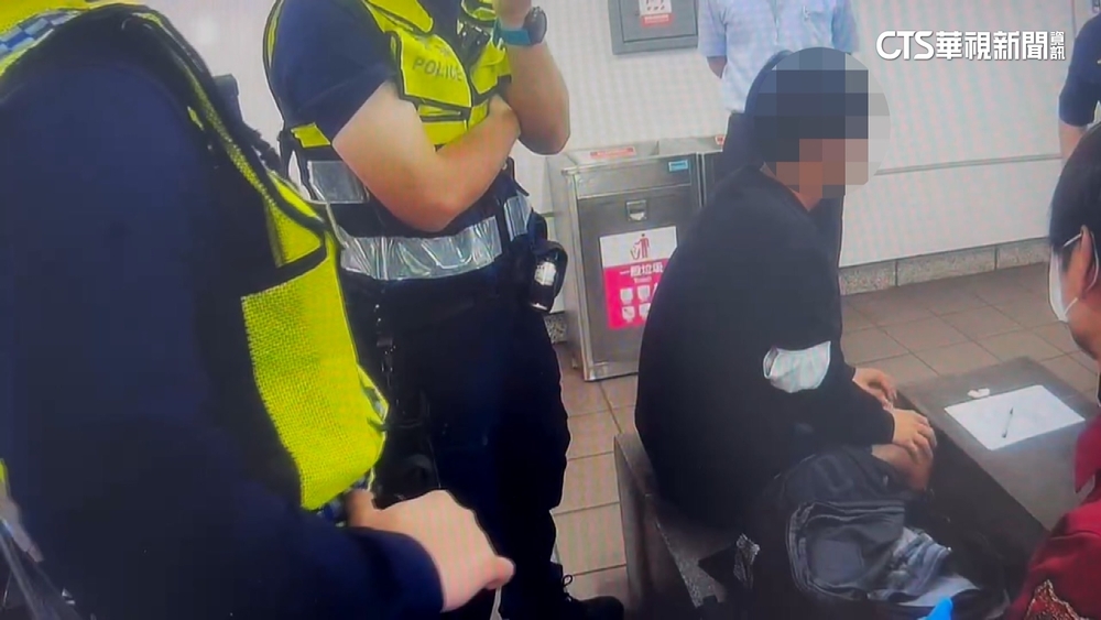 北捷驚魂！男乘客失控大叫作勢攻擊　幸遭捷警壓制