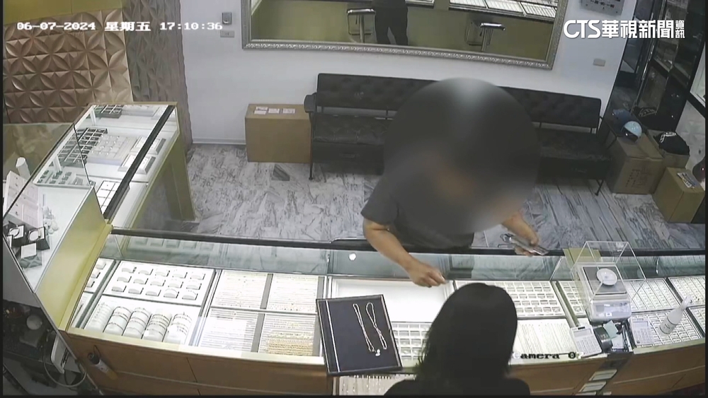 莽賊治安重點區「銀樓街」竊金墜子　2小時內落網