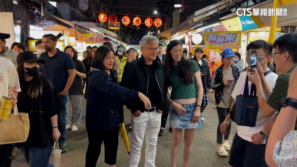 黃仁勳夜市行　粉專質疑「瞧不起台人文素養」掀議