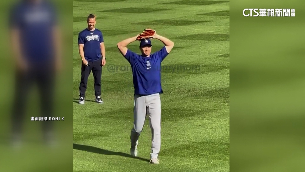 大谷翔平出包！暴投K中球迷　親送簽名球致歉