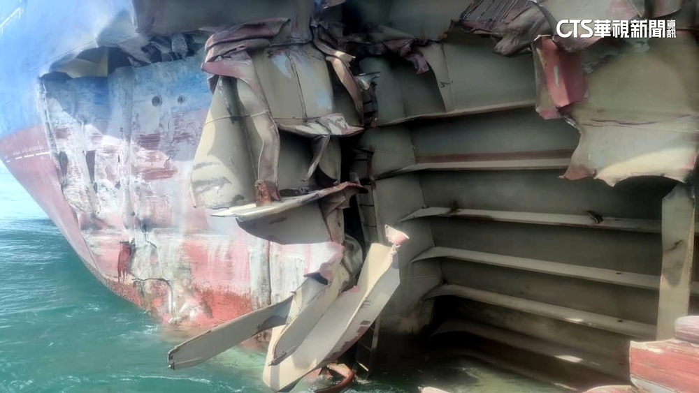 油輪疑閃避船隻　右後舷撞離岸堤未釀污染