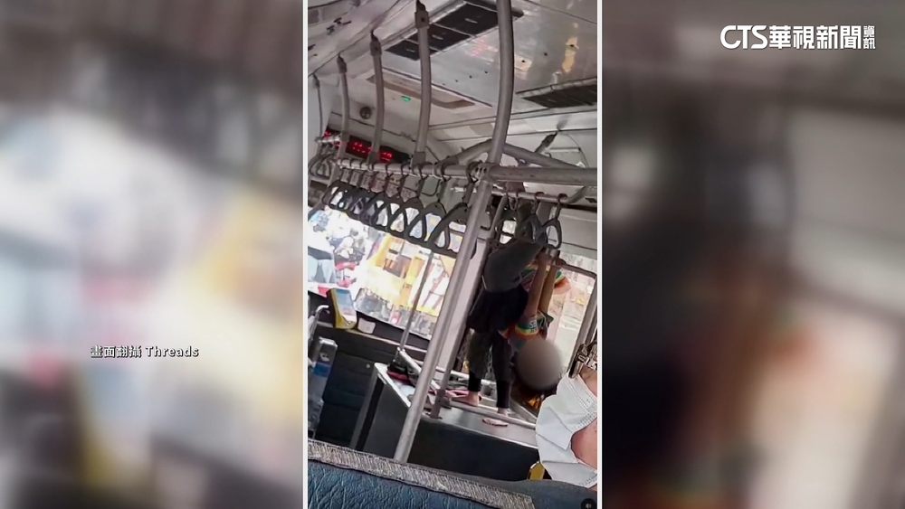 2童陪單親司機爸上班　公車行李檯玩拉環還「倒立」