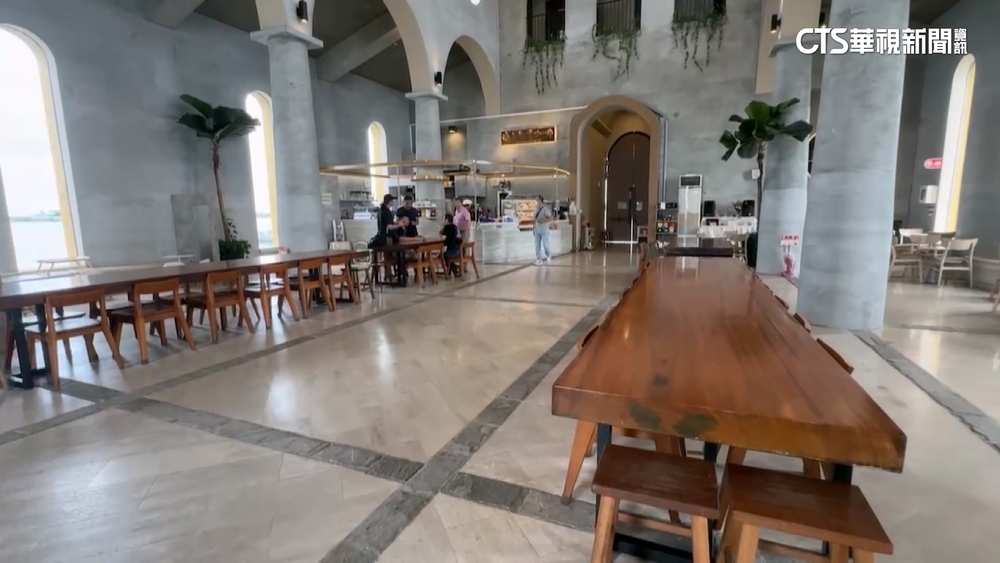 咖啡廳無位要離場　客遭嗆「沒消費別想走」店長駁