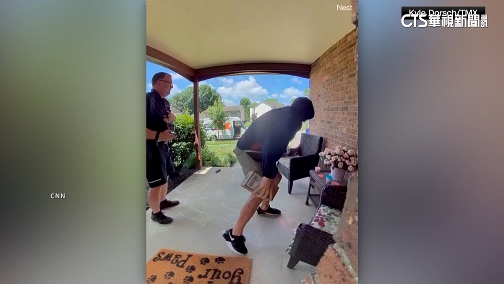 美國驚見包裹大盜　30秒內搶包裹落跑！