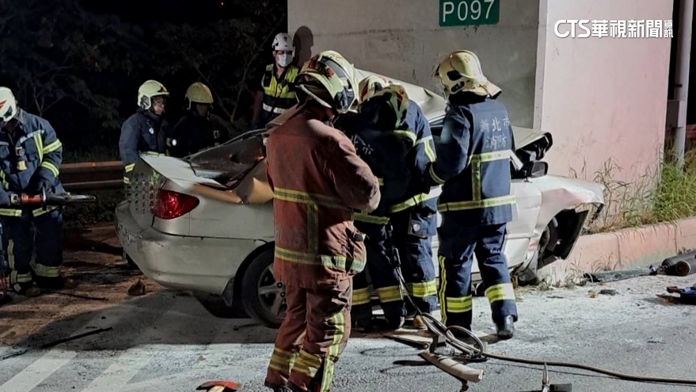 台65高架擦撞後下匝道　駕駛逆向又自撞橋墩不治