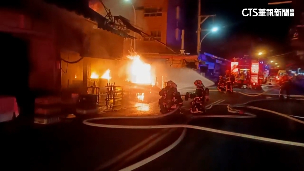 台中水湳市場凌晨祝融肆虐　吞噬攤位.知名麵店