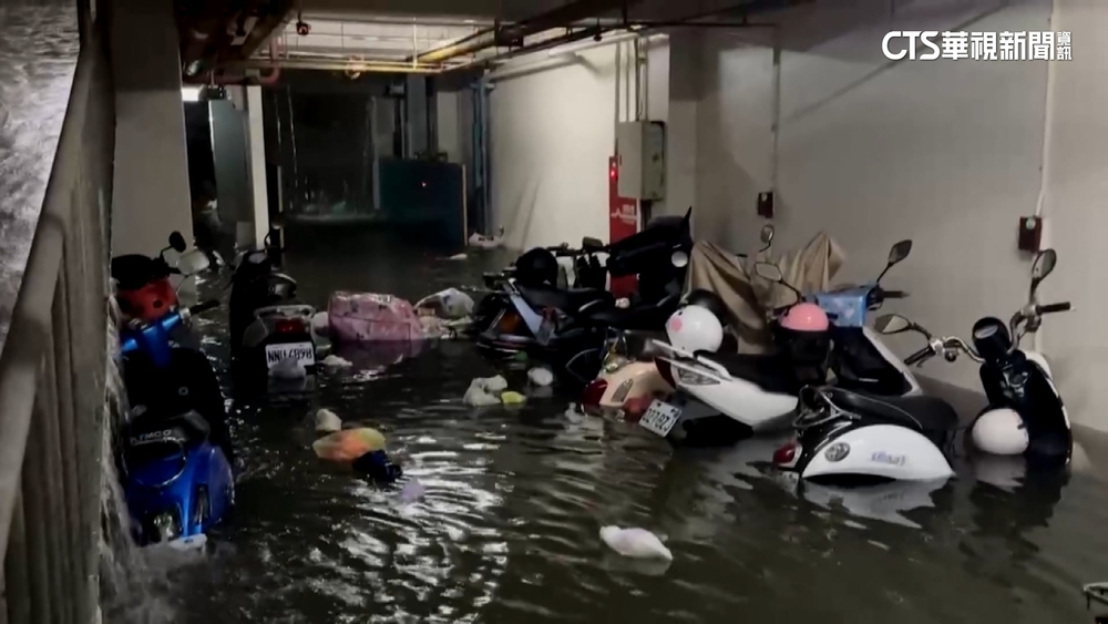 地下室雨瀑毀車！　控泥漿堵溝害淹　建商未回應