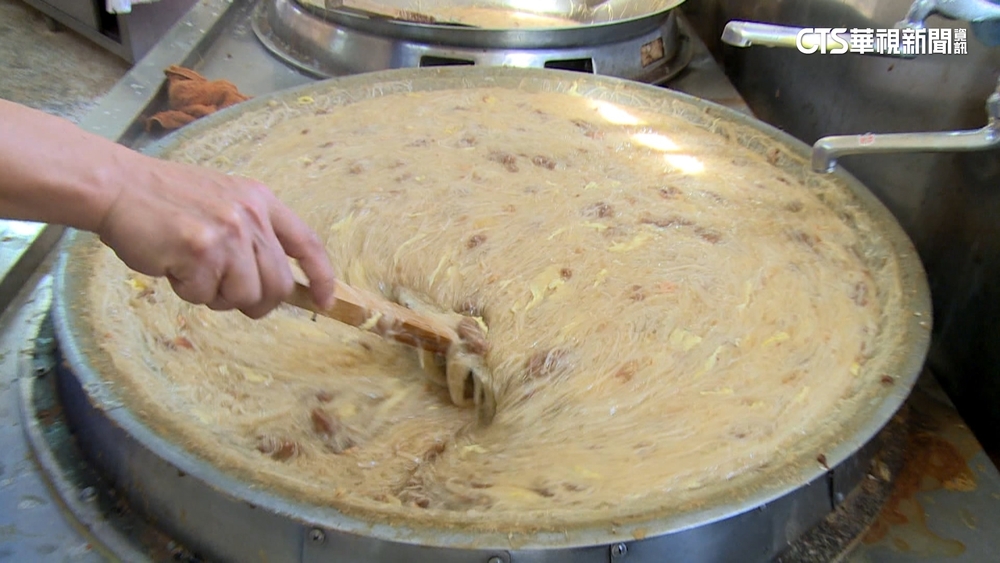 炸破鐵捲門！　鹿港麵線糊老店疑氣爆　消防急灌救