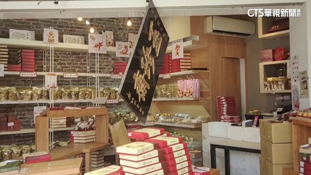 疑剎車失靈！　車衝撞鹿港百年餅店　玉珍齋店毀2傷