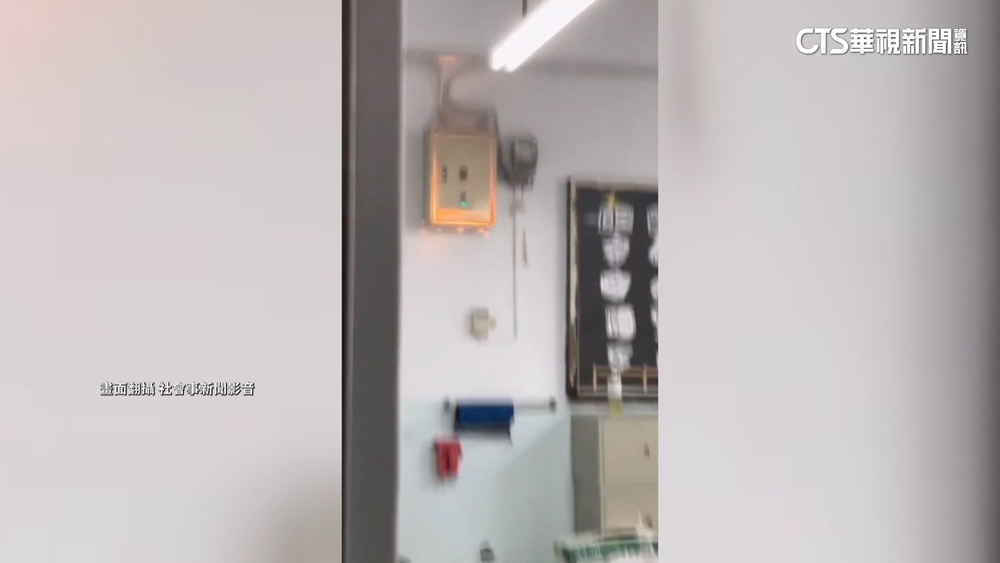 高中教室電箱閃火花爆炸！　學生嚇壞　校方急疏散