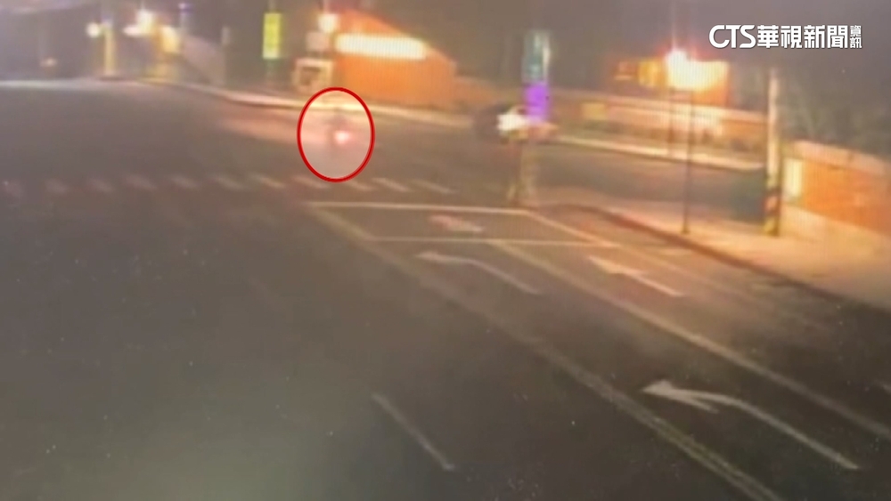 苗栗三灣國中前追撞　騎士摔趴亡　轎車駕駛肇逃