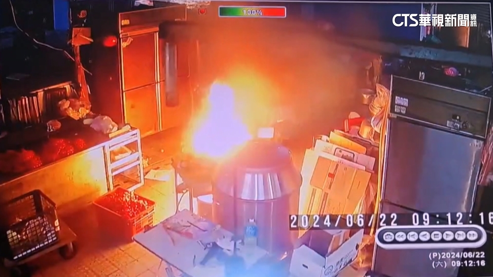 機車扯瓦斯管線引外洩爆炸起火　父子遭炸傷