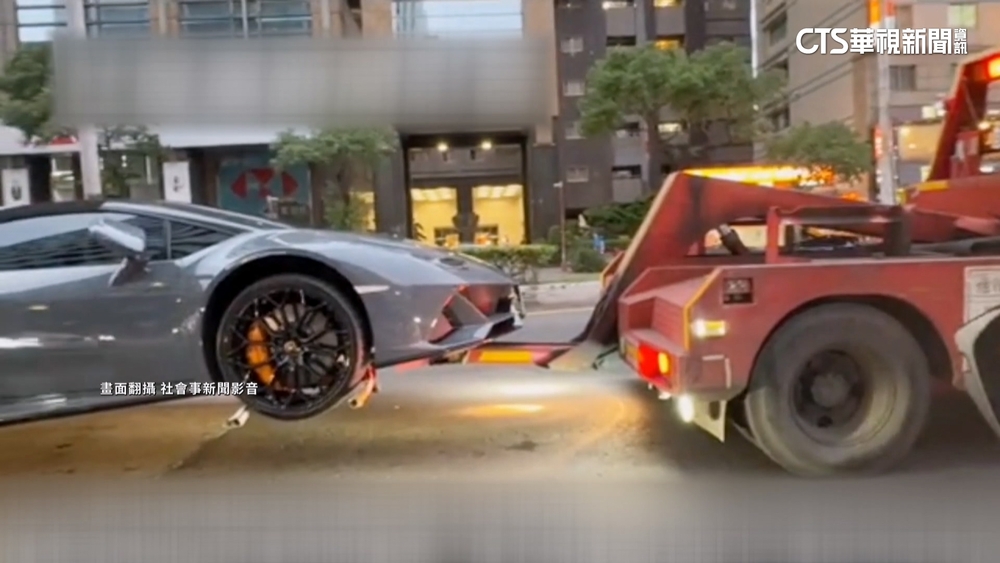 拖豪車眉角！　「全卸斗」拖吊車.全程固定車身