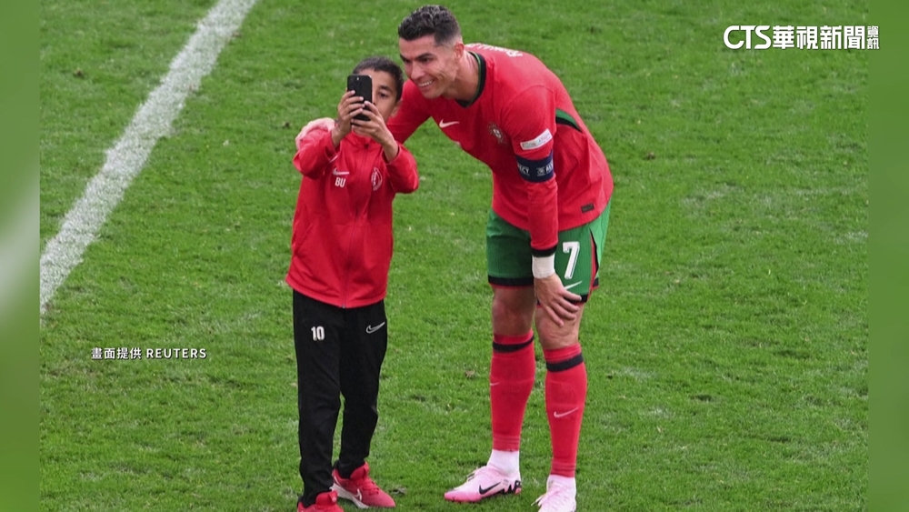 C羅登歐國盃助攻王　小球迷衝進場與偶像自拍