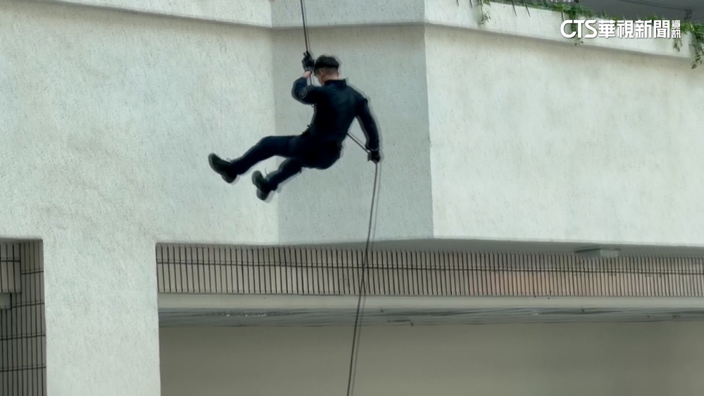 高雄特勤中隊.特搜　市府內垂降.救援演練震撼