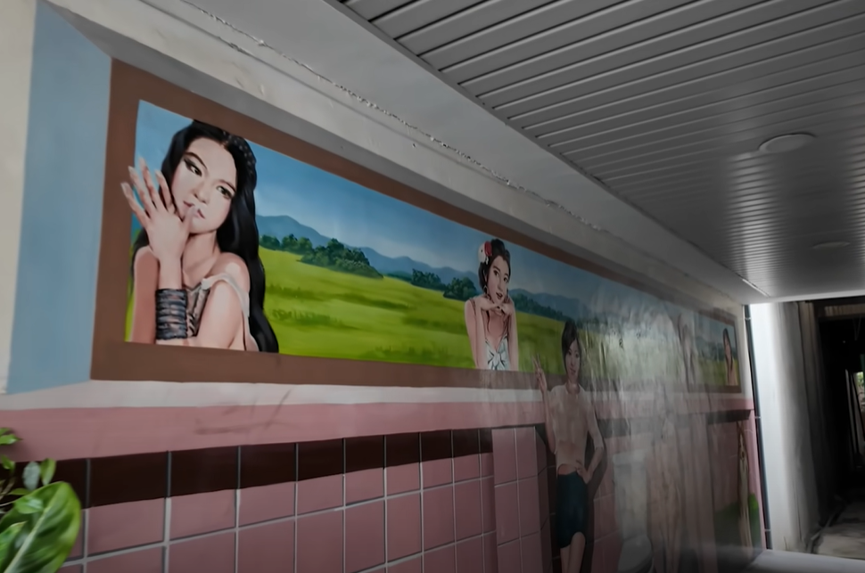 彰化忠權社區公廁「超兇美女圖」爆紅　里長：廁所就是要清涼