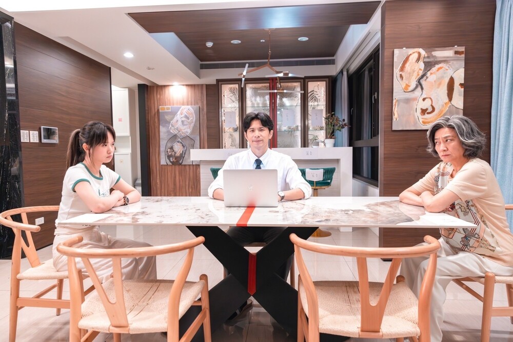 《我的意外室友》首播開紅盤榮登「同時段榜首」 楊麗音霸氣登場創收視高點