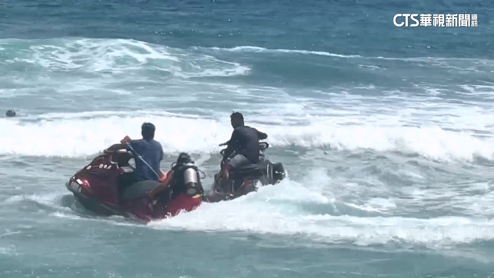 墾丁船帆石插紅旗禁戲水　清大美籍交換生溺斃