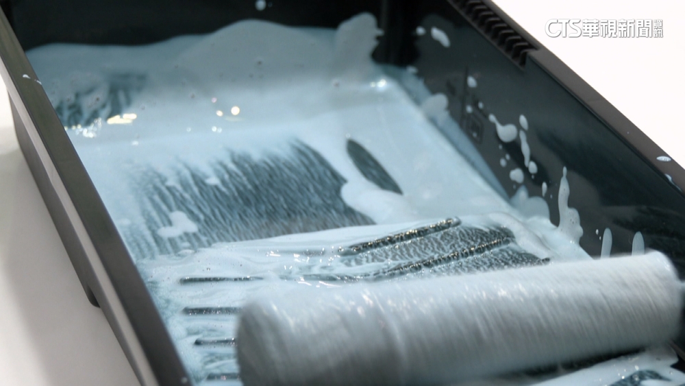 實測！　室內涼爽神器「手塗隔熱紙」　秒降溫1.5度