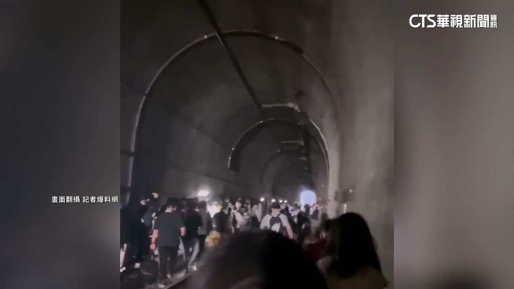 自強號出軌人禍疑雲　台鐵員工爆：19分前拍到土石