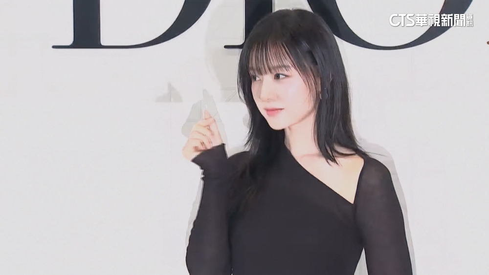 金智媛合體周杰倫出席活動　上千粉絲擠爆現場