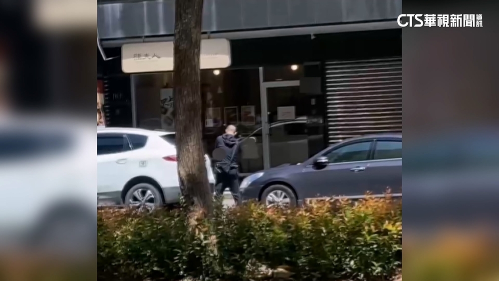 男稱尋仇光天化日「連開17槍」　疑幫派賭場糾紛