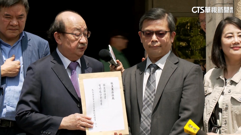 柯建銘遞釋憲聲請書盼「撥雲見日」　傅崐萁轟「違憲」